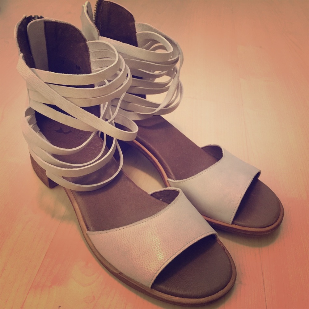NWOT Gee Wawa Leather Sandals